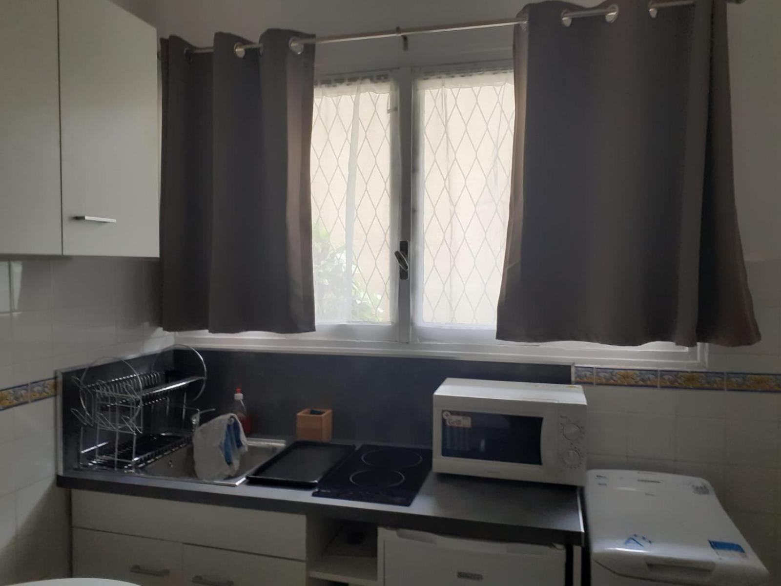 Centre- Small Pied-a-terre Near Beaches Appartement *