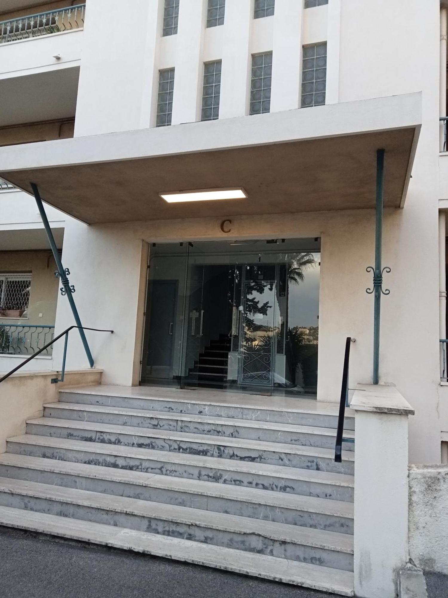 Appartement Centre- Small Pied-a-terre Near Beaches